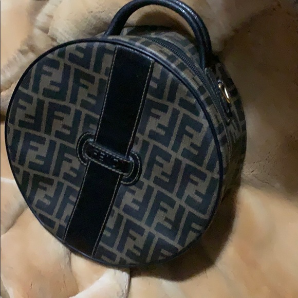 Fendi “hat box” bag excellent condition - Picture 3 of 4